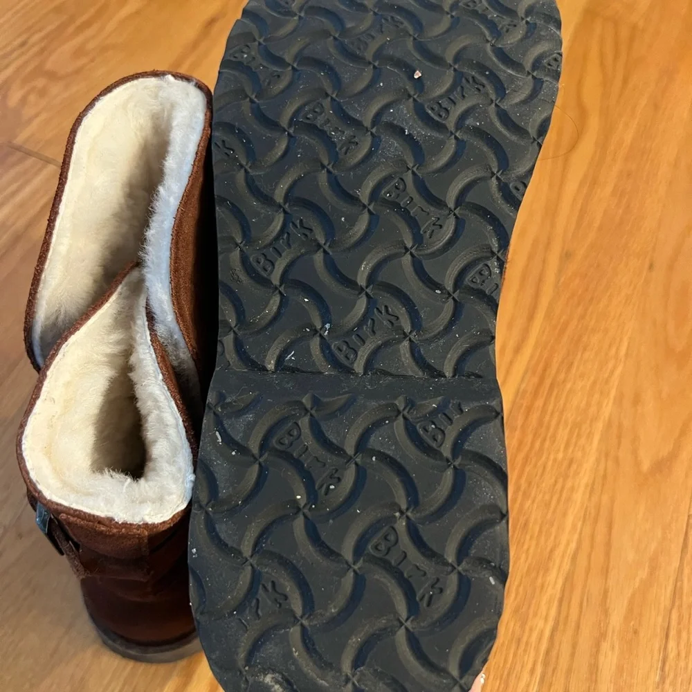Birkenstock Uppsala shearling suede boots in the color Espresso brown